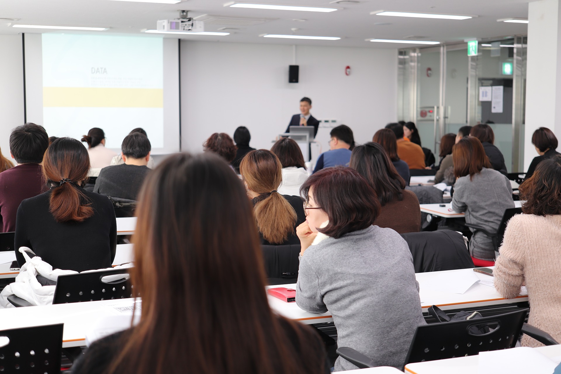 lecture-g9f729c491_1920